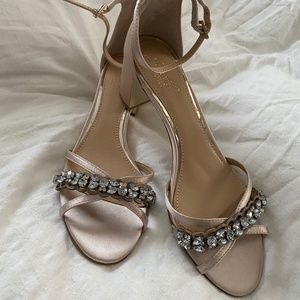 Jewel Badgley Mischka champagne bridal shoes,block heels,size 9.New without box